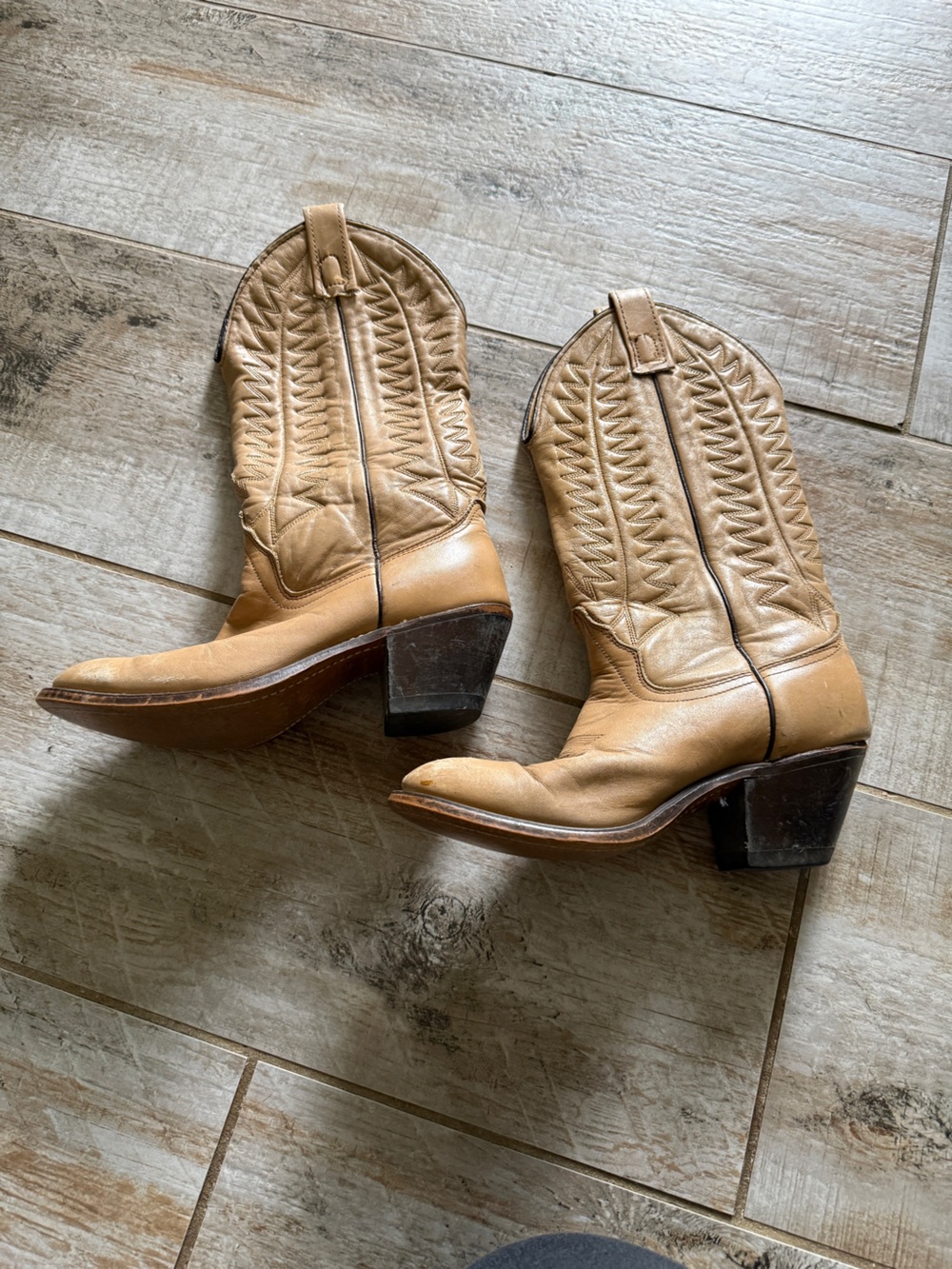 Wrangler’s Tan Heeled Women’s Boot 7M